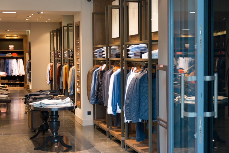vente-LE CASTELLET-min_shop_clothes_clothing_shopping_mall_shopping_kielce_crown_poland-862477